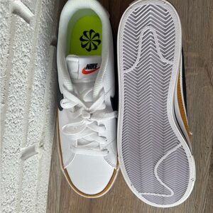 New Nike Court Legacy sneakers let’s with black shoosh without box